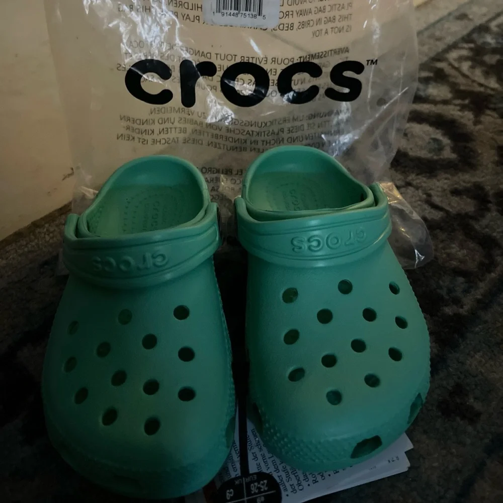 Crocs - Picture 2 of 5